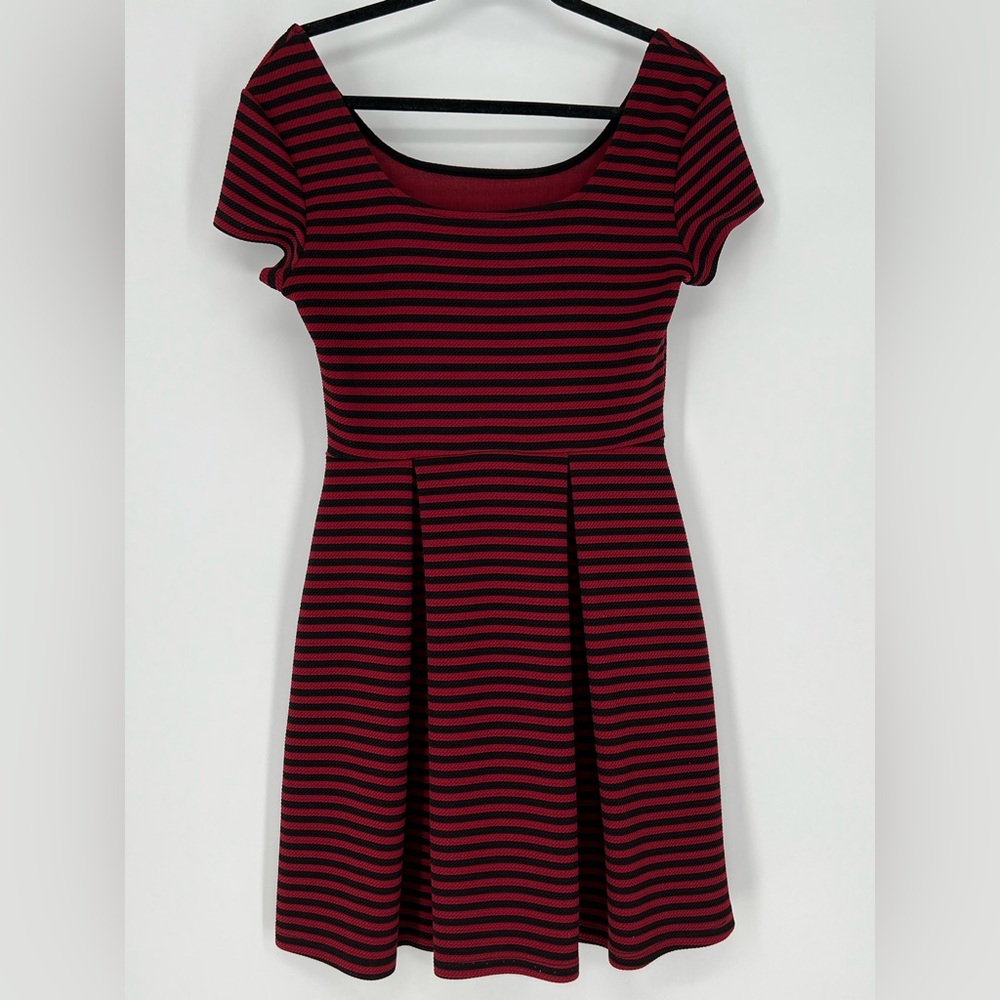 Gilli burgundy and black striped textured cap sleeve pleated skirt skater dress.